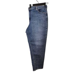 Levi's high waisted Mom jeans. Size 22W.